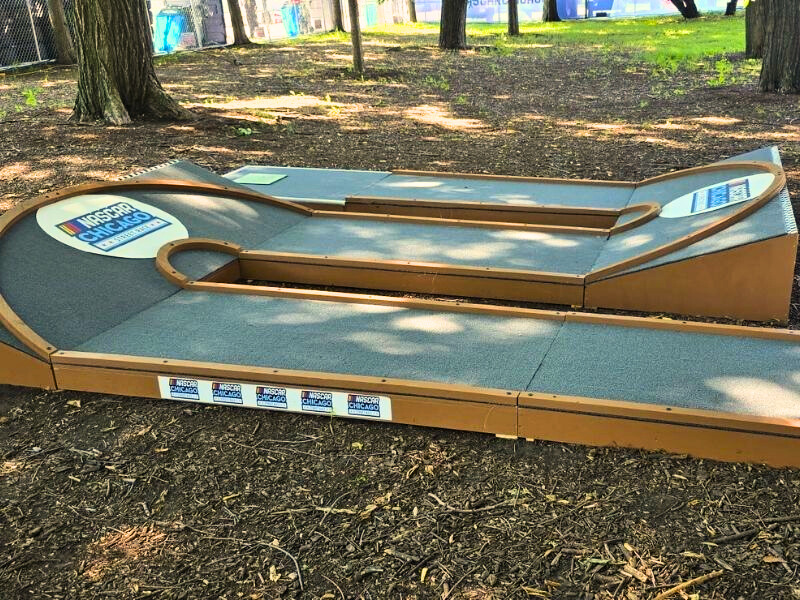 mini golf rentals image